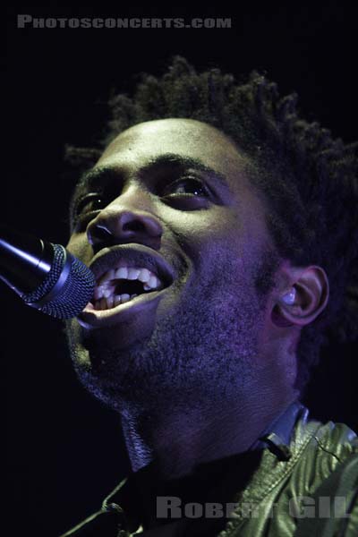 BLOC PARTY - 2005-11-14 - PARIS - Zenith - Rowland Kelechukwu Okereke